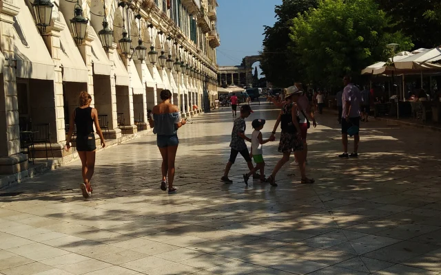 Κέρκυρα: βενετσιάνικη κομψότητα και καταπράσινες ακτές στο Ιόνιο