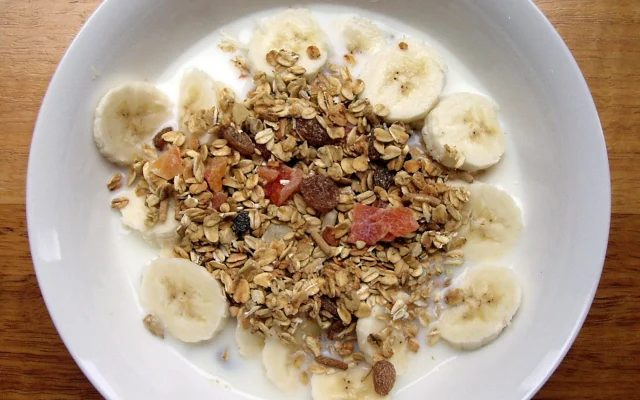 Overnight oats με γιαούρτι, μήλο και κανέλα