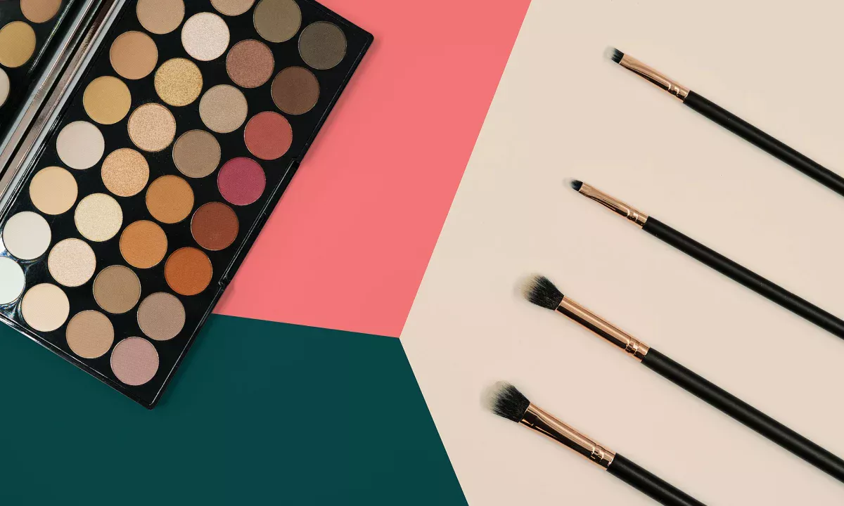 Smoky eye χωρίς άγχος: η τεχνική για βραδινό βλέμμα